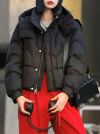 Ženska jakna od patinog perja s punilom od patjeg perja, postotak perja 51–55%, najlon materijal, kapuljača, duljina 50–65 cm