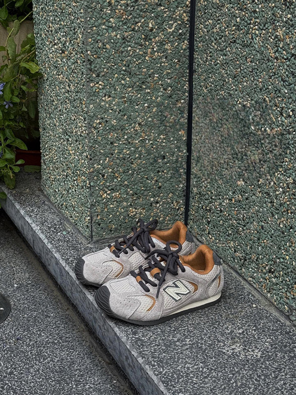 Dječje tenisice za trčanje, korejskog stila, gornji dio od sintetičke kože, gumena podloga, vezanje sprijeda