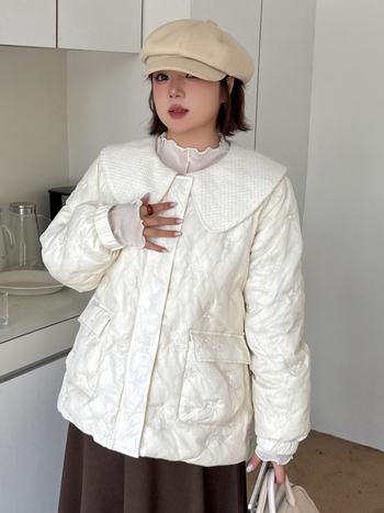 Geacă de damă din puf cu umplutură de puf de rață, conținut 76–90% puf, guler tip păpușă, fermoar, țesătură din nylon