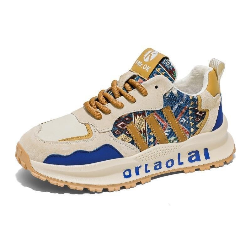 Férfi sportcipő vastag talppal, alacsony felső rész, textile felsőrész hálós mintával, belső háló és textil talptalp, fűzővel záródó, injektált talp, kerek orr