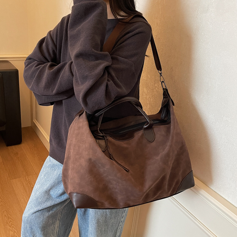 Unisex PU putna torba preko ramena za sport, kapacitet 20–35 L, podstava od poliestera, jednobojni uzorak, gradski stil