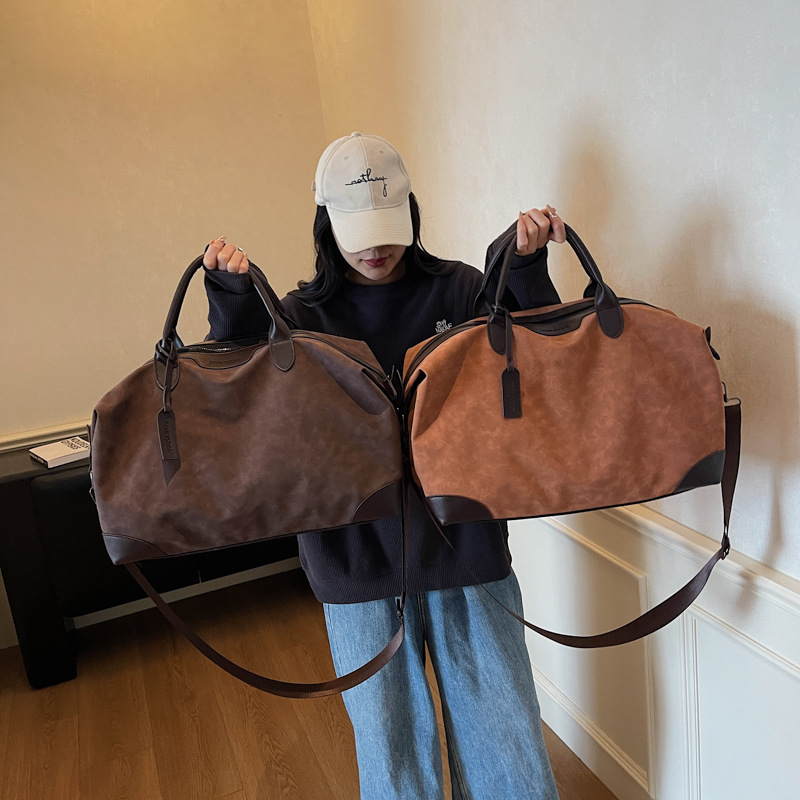Unisex PU putna torba preko ramena za sport, kapacitet 20–35 L, podstava od poliestera, jednobojni uzorak, gradski stil
