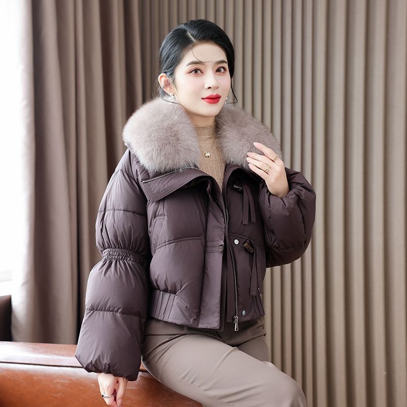 Ženska jakna s pačjim perjem, ultra kratka duljina, najlon tkanina, kvadratni ovratnik, zatvaranje jednim gumbom