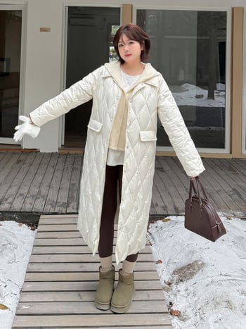 Geacă de damă cu glugă, lungime medie, croială lejeră, 86–90% puf, umplutură 201–300 g