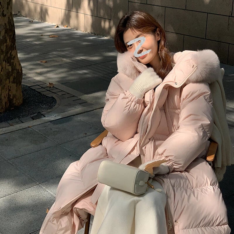 Geacă de damă cu glugă din puf de rață alb, lungă, croială Slim, umplutură 101–200 g, 86–90% puf alb de rață, guler din blană artificială, iarnă 2025