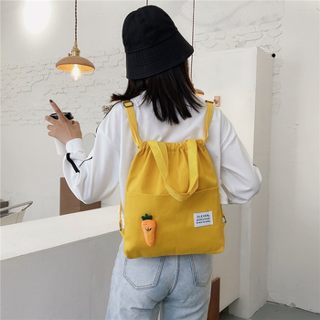 Platneni ruksak u gradskoj maniri, vertikalni kvadratni oblik, zatvarač, unutarnji džepovi za telefon i osobnu iskaznicu