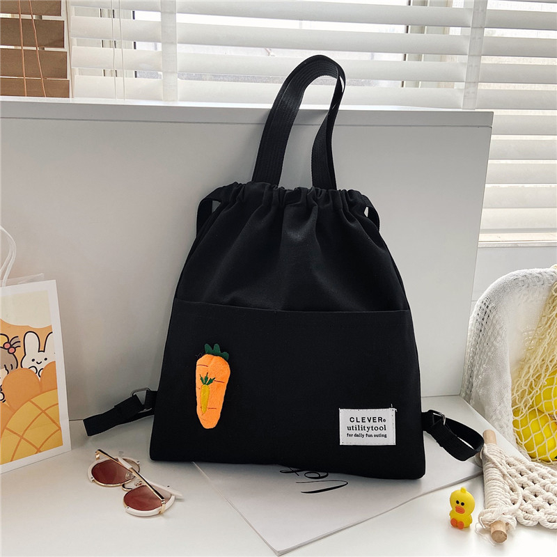 Platneni ruksak u gradskoj maniri, vertikalni kvadratni oblik, zatvarač, unutarnji džepovi za telefon i osobnu iskaznicu