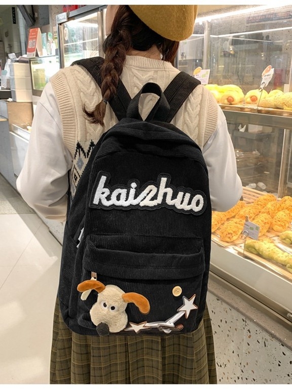 Ruksak za dnevnu upotrebu, najlon materijal, 3D vanjski dizajn, zatvaranje na zip; podstava od poliestera; unutarnji džepovi za telefon, ID karticu i prijenosno računalo; pogodan za studentice