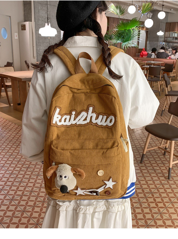 Ruksak za dnevnu upotrebu, najlon materijal, 3D vanjski dizajn, zatvaranje na zip; podstava od poliestera; unutarnji džepovi za telefon, ID karticu i prijenosno računalo; pogodan za studentice