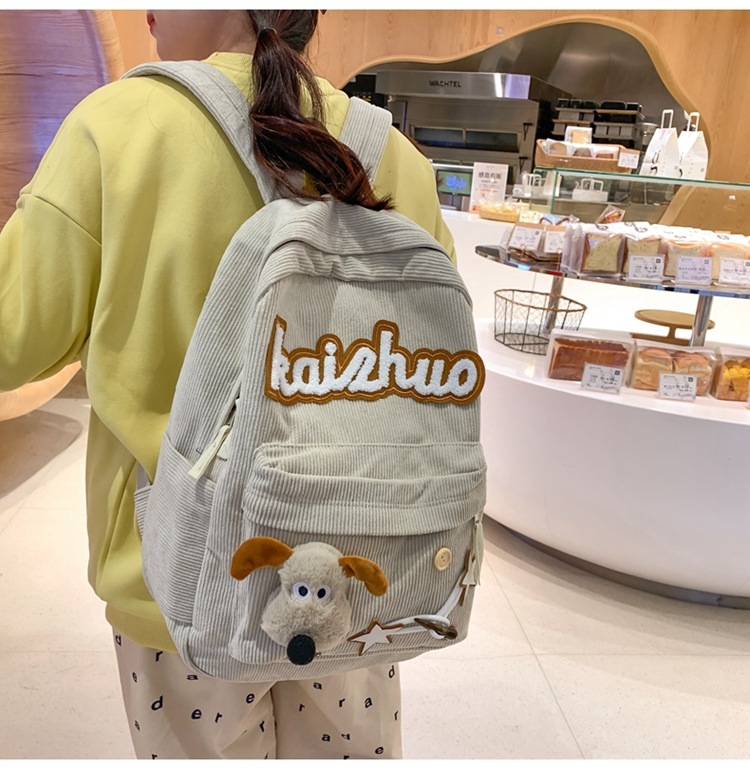 Ruksak za dnevnu upotrebu, najlon materijal, 3D vanjski dizajn, zatvaranje na zip; podstava od poliestera; unutarnji džepovi za telefon, ID karticu i prijenosno računalo; pogodan za studentice