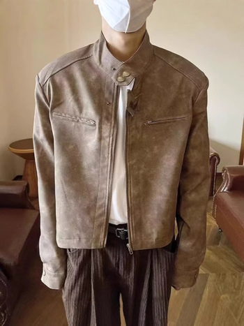 Muška kožna jakna s ramenskim jastučićima, retro biker stil, slobodan kroj, dugi rukavi, bočni šavovi džepova