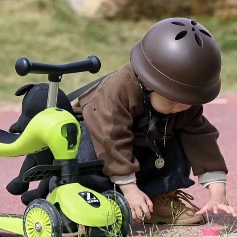 Unisex kaciga za bicikl s preslatkim dizajnom djeteta, nepersonalizirana, bez loga