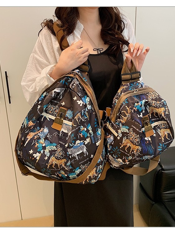 Najlonski ruksak sa zatvaračem, trodimenzionalnog oblika, unutarnji pretinci: pretinac sa zatvaračem, pretinac za telefon i pretinac za ID, marka Xdlm