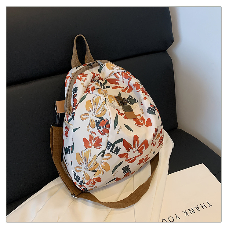 Najlonski ruksak sa zatvaračem, trodimenzionalnog oblika, unutarnji pretinci: pretinac sa zatvaračem, pretinac za telefon i pretinac za ID, marka Xdlm