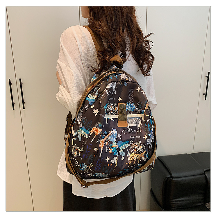 Najlonski ruksak sa zatvaračem, trodimenzionalnog oblika, unutarnji pretinci: pretinac sa zatvaračem, pretinac za telefon i pretinac za ID, marka Xdlm