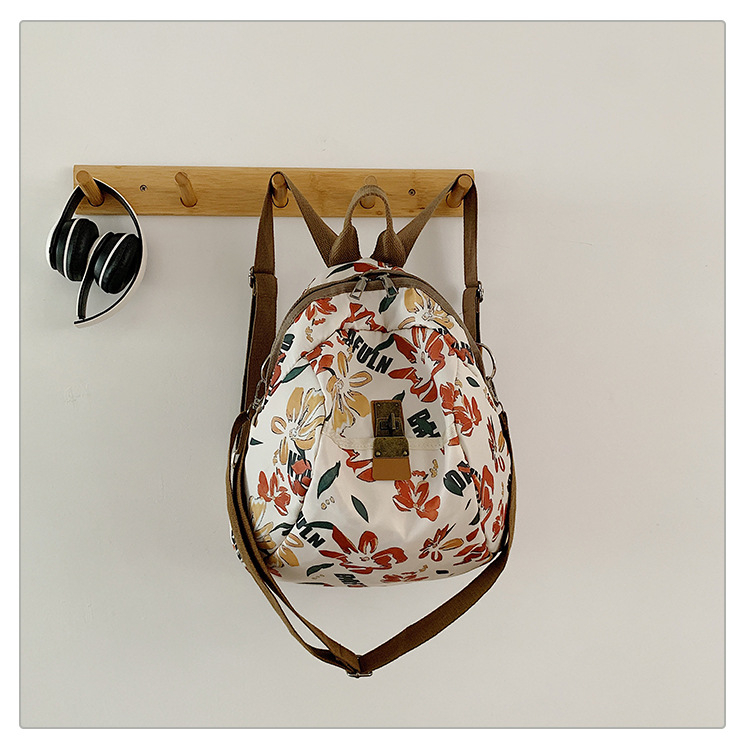 Najlonski ruksak sa zatvaračem, trodimenzionalnog oblika, unutarnji pretinci: pretinac sa zatvaračem, pretinac za telefon i pretinac za ID, marka Xdlm