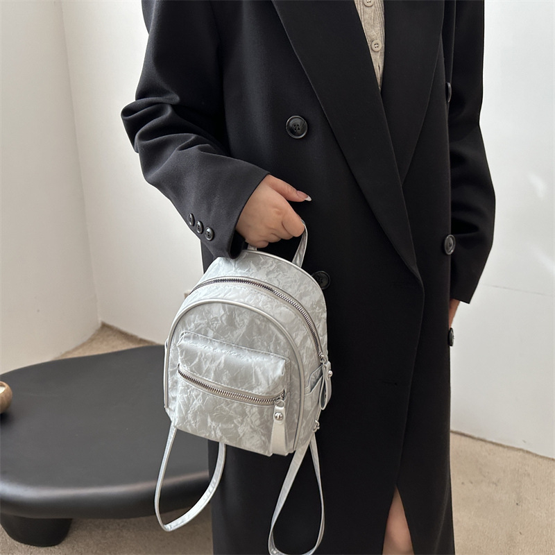 Ženski mini ruksak s urbanističkim minimalističkim stilom, pogodan za putovanja i svakodnevnu upotrebu, podstava poliester, zatvaranje na zip, trodimenzionalni vanjski dizajn, jesen 2024