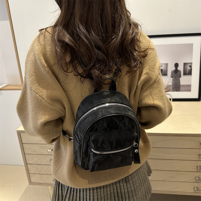 Ženski mini ruksak s urbanističkim minimalističkim stilom, pogodan za putovanja i svakodnevnu upotrebu, podstava poliester, zatvaranje na zip, trodimenzionalni vanjski dizajn, jesen 2024