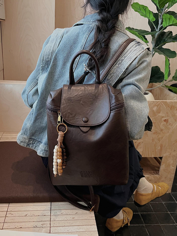 PU ruksak, urbani jednostavan stil, jesen 2025, magnetni zatvarač, skriveni unutarnji džep sa zatvaračem, vodootporan