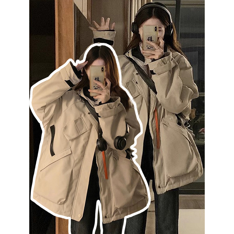 Дамско парка яке със quilted подплата, качулка и цип, средна дължина, зимна колекция 2025