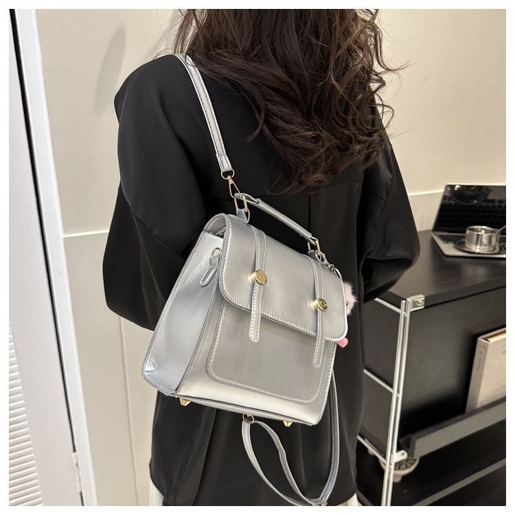 PU koža ruksak, gradska jednostavnost, proljeće 2025 izdanje, unutarnji džepovi: tajni džep na zip, džep za telefon, džep sa dvostrukim zatvaračem; podstava poliester; mekana konstrukcija