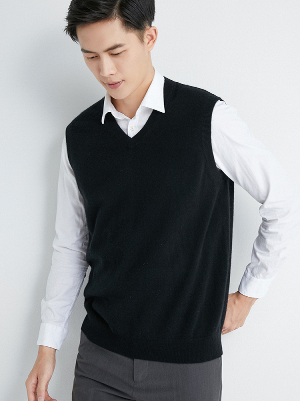 Férfiaknak: V-nyakú kasmírruhás ujjatlan mellény és kötött alapréteg ing, ősz, egyszínű, gyapjú 56–60%