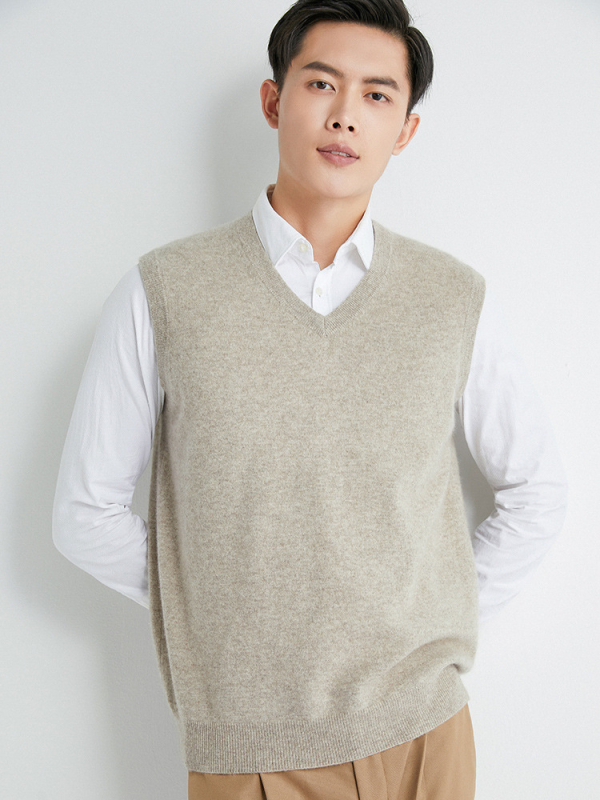 Férfiaknak: V-nyakú kasmírruhás ujjatlan mellény és kötött alapréteg ing, ősz, egyszínű, gyapjú 56–60%