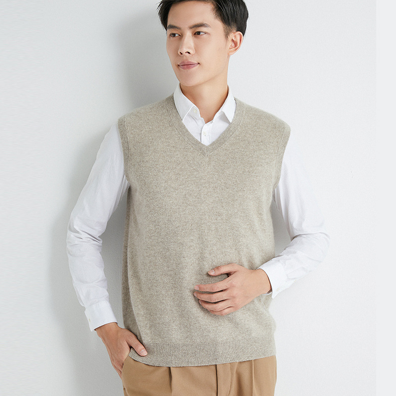 Férfiaknak: V-nyakú kasmírruhás ujjatlan mellény és kötött alapréteg ing, ősz, egyszínű, gyapjú 56–60%