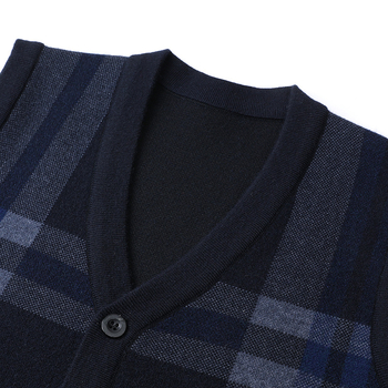 Férfi kötött kardigán-vest V-nyakkal, ujj nélkül, jacquard kötés, gyapjú 30–35%, vastag