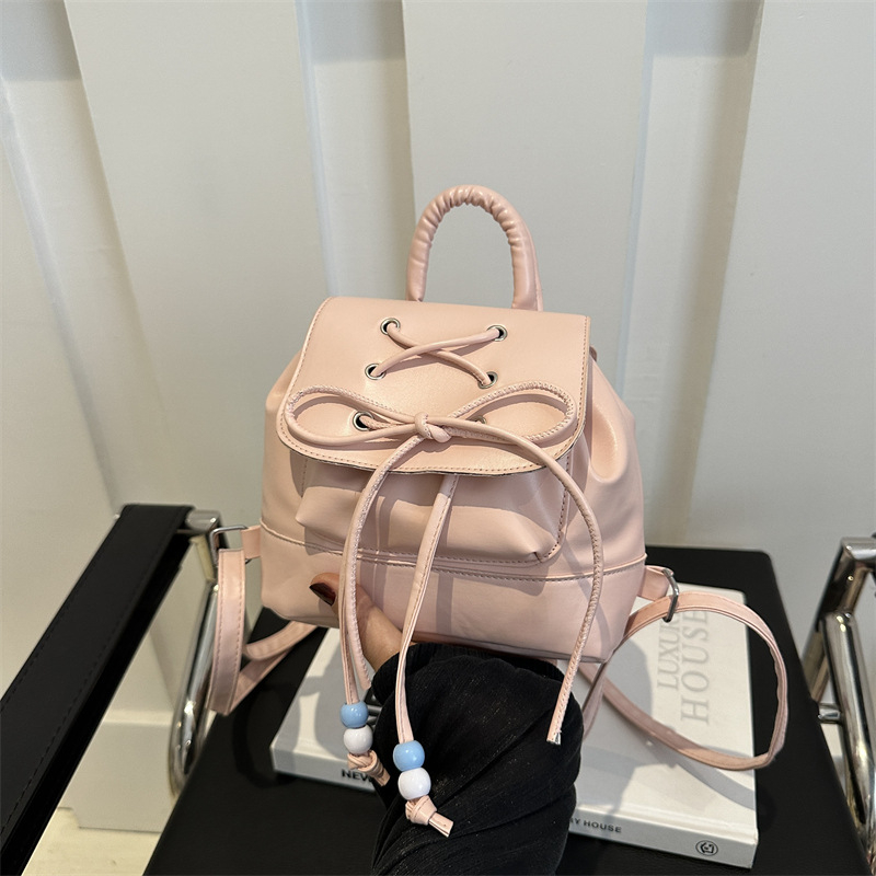 PU ruksak s dizajnom kante, urbani stil, zatvaranje preklopom, poliester podstava, džepovi za telefon i karticu identifikacije, lagan svakodnevni model