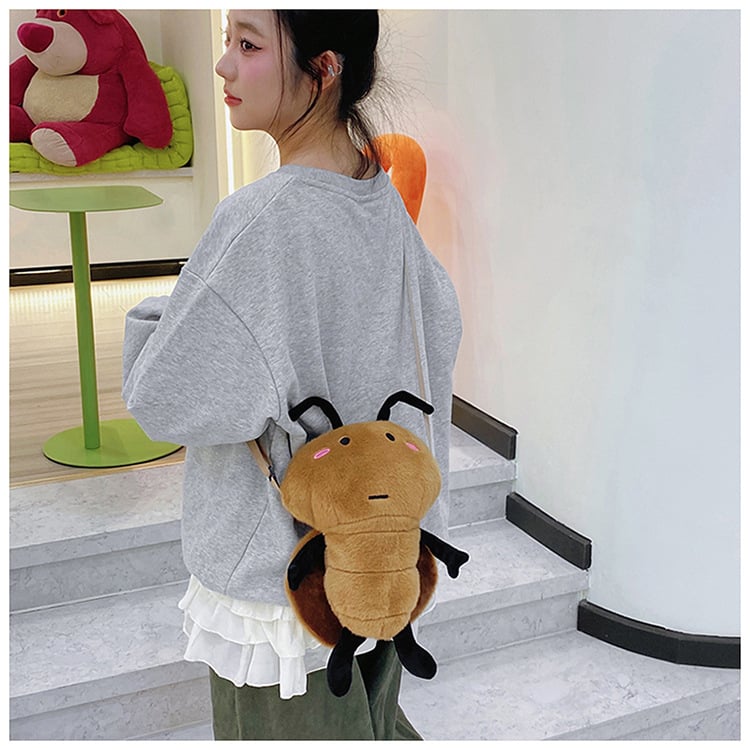 Plush ruksak s urban minimalist stilom, zatvaranje na zip, poliester podstava, unutarnji pretinac sa zipom, vodootporan.