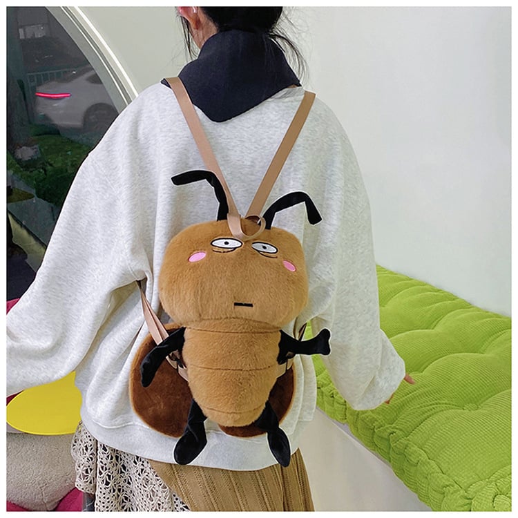 Plush ruksak s urban minimalist stilom, zatvaranje na zip, poliester podstava, unutarnji pretinac sa zipom, vodootporan.