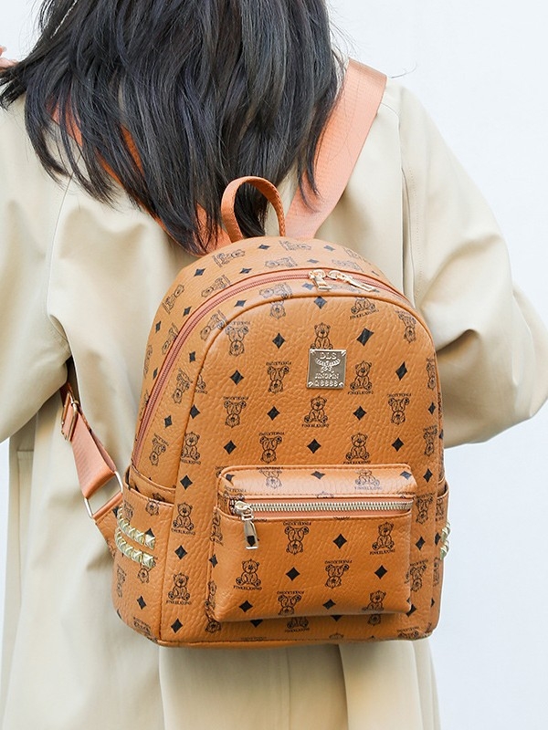 Ženski ruksak od PU materijala, zatvaranje na zip, podstava od poliestera, proljeće 2025 izdanje, unutarnja džep za mobitel.