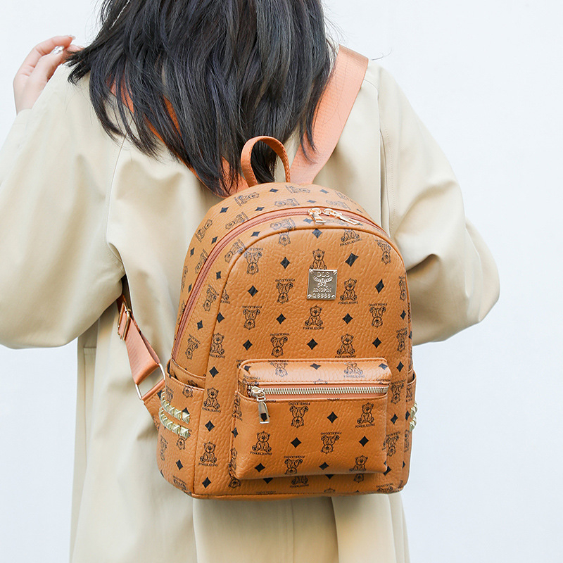 Ženski ruksak od PU materijala, zatvaranje na zip, podstava od poliestera, proljeće 2025 izdanje, unutarnja džep za mobitel.