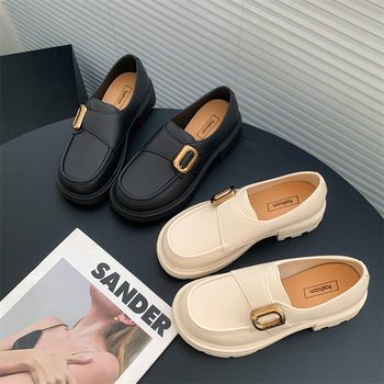 Ženske plošne loaferice s platformom, zaobljeni vrh, niski klin, PVC gornji dio, PU podstava