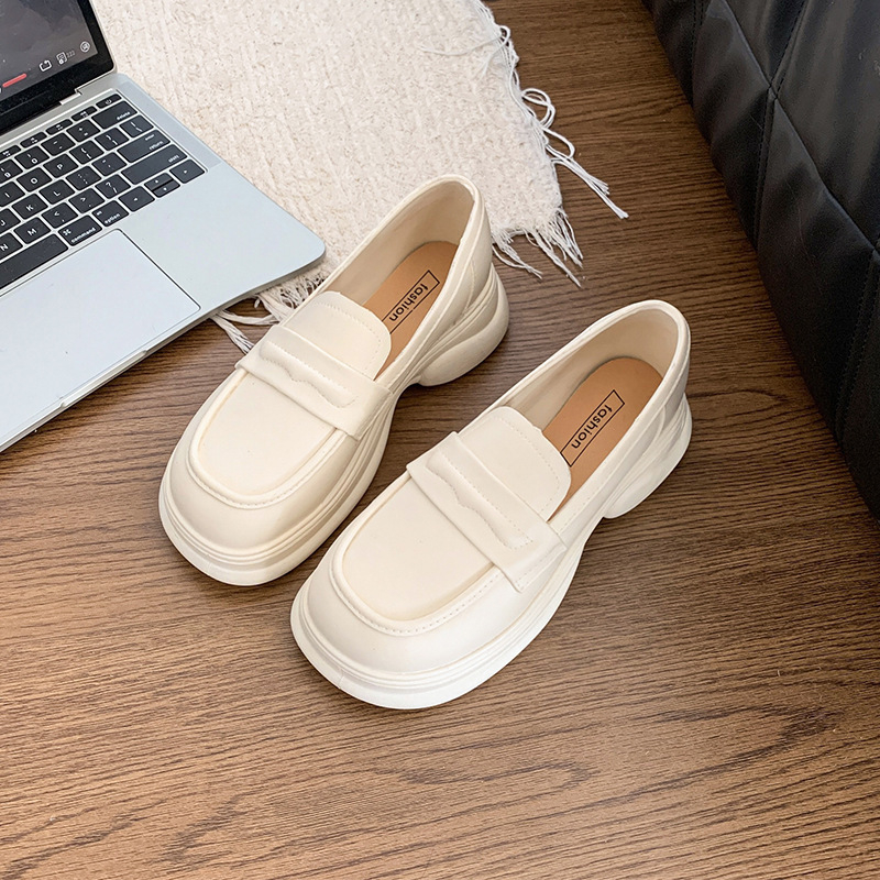 Ženske plošne loaferice s platformom, zaobljeni vrh, niski klin, PVC gornji dio, PU podstava