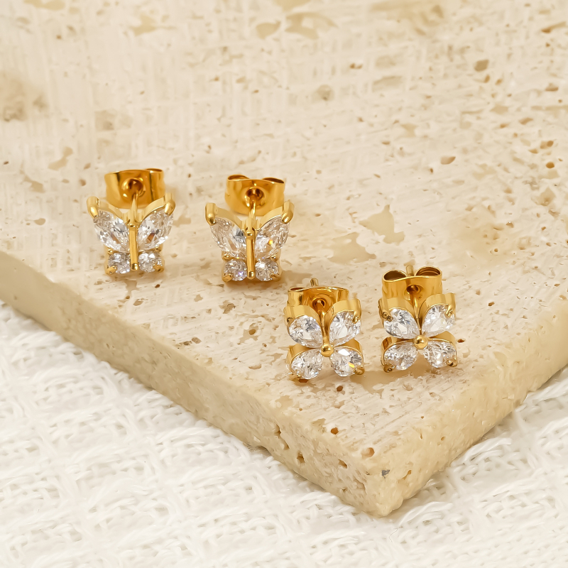 Naušnice od titanske čeli sa cirkonijom, oblik životinja/zodijak, ušne igle od 18K zlata