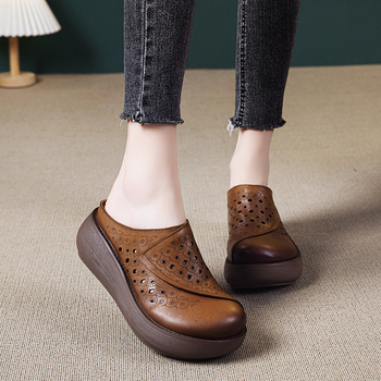 Platformos szandál valódi bőrből, retro stílus, zárt orr, PU talp, 5–8 cm-es sarka