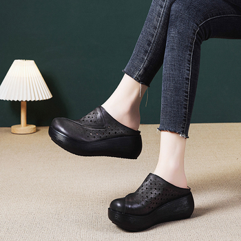 Platformos szandál valódi bőrből, retro stílus, zárt orr, PU talp, 5–8 cm-es sarka