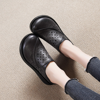 Platformos szandál valódi bőrből, retro stílus, zárt orr, PU talp, 5–8 cm-es sarka