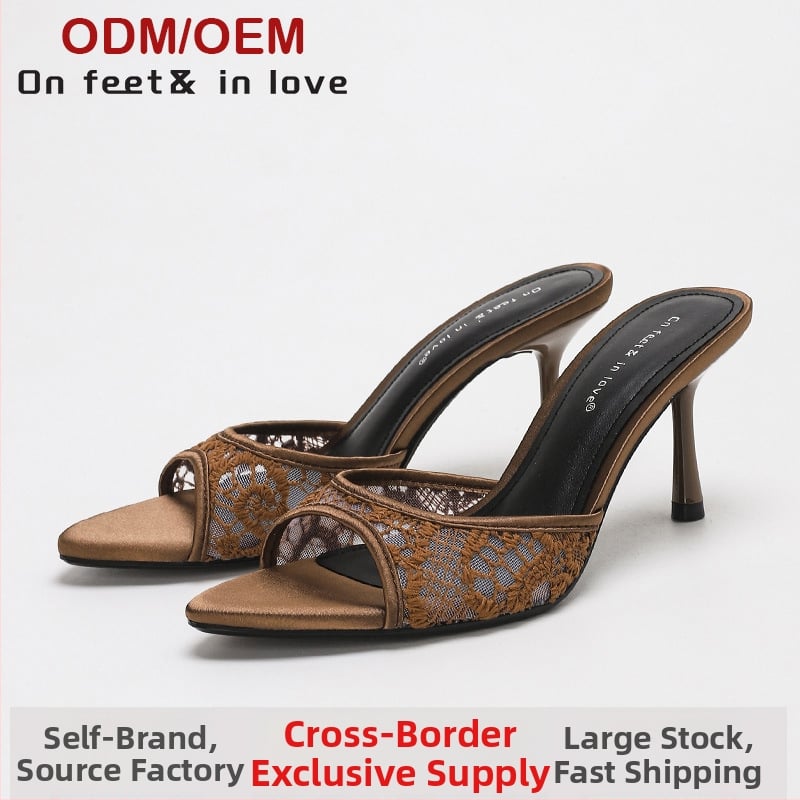 Nyitott ujjas magassarkú szandál hímzett virágos hálós felsőrésszel, vékony stilettó sarok 6-8 cm, TPU talp, testreszabható logó