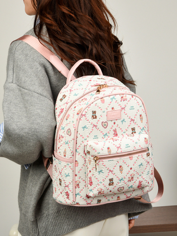 Hátizsák (PU anyag; poliészter bélés; cipzáras zárás; vízálló; 2025 ősz kiadás)