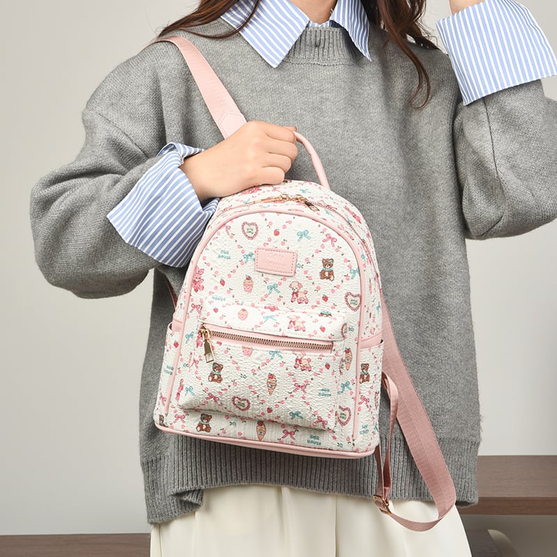 Hátizsák (PU anyag; poliészter bélés; cipzáras zárás; vízálló; 2025 ősz kiadás)