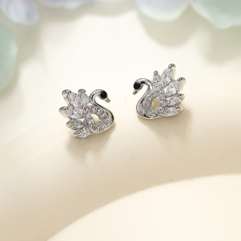 Hattyú alakú fülbevalók, 925-ös ezüst tüske, aranyozott réz, Weidni, friss és édes stílus