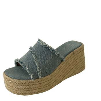 Keresztpántos klín szandál, mikrofiber felsőrész, négyszögletes orr, gumitalp, 6–8 cm-es sarok