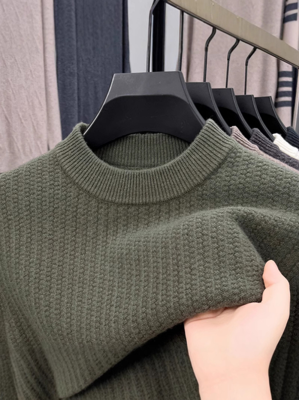 100% gyapjú pulóver, szűkített fazon, kerek nyakú, hosszú ujjú, vastag Jacquard kötés