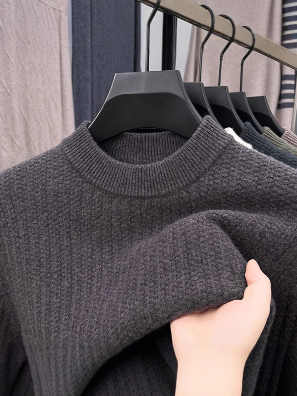 100% gyapjú pulóver, szűkített fazon, kerek nyakú, hosszú ujjú, vastag Jacquard kötés