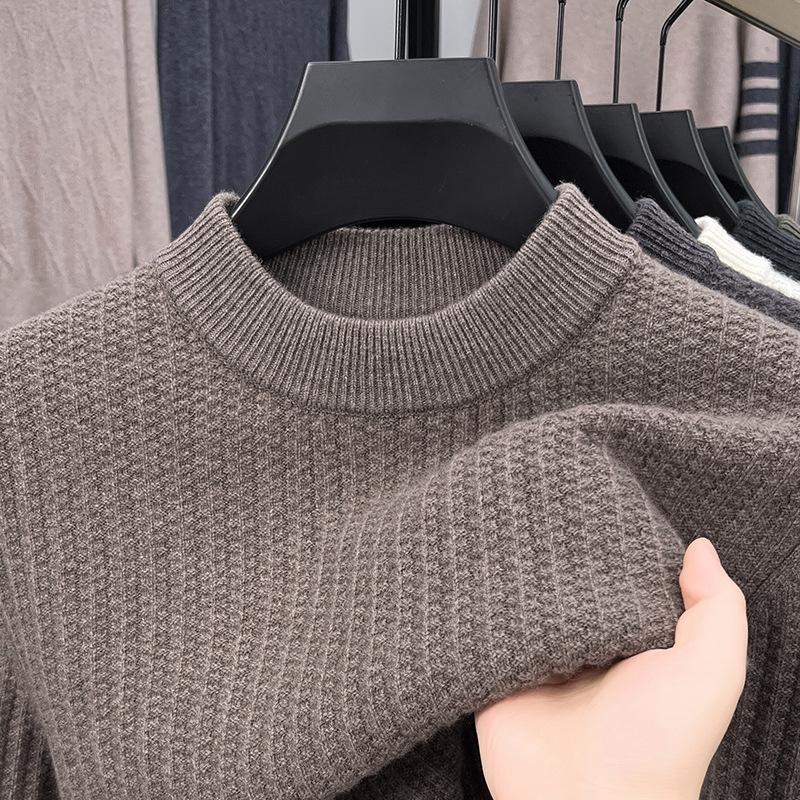 100% gyapjú pulóver, szűkített fazon, kerek nyakú, hosszú ujjú, vastag Jacquard kötés