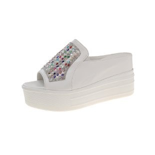 Női halszáj formájú szandál kristályokkal, csúszásmentes platformos klín, belső magasságot növelő talp, PU felsŐrész, gumírozott talp, nyári kültéri viselet