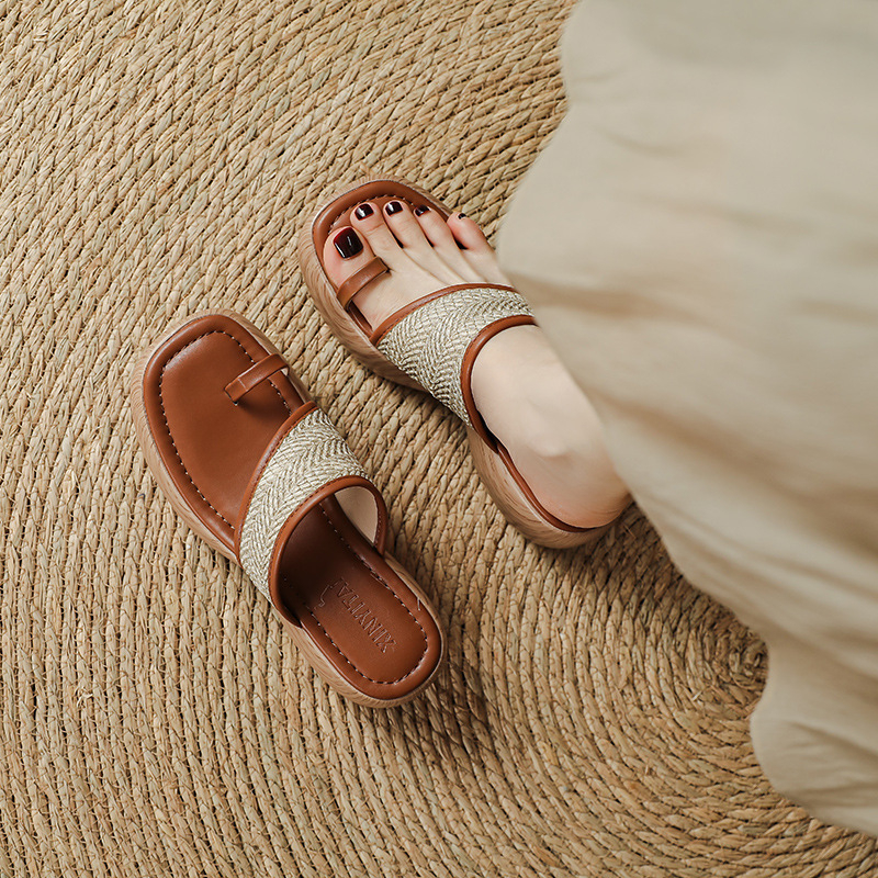 Sandale s zatvorenim prstom — retro stil, platforma; gornji materijal: super vlakno; đon: pjena od gume; oblik prsta: okrugli; brend: Jibu